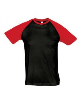 Camiseta negra con rojo