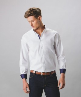 Camisa manga larga blanca con azul marino