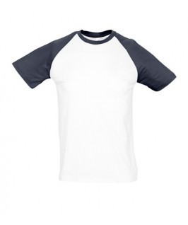 Camiseta blanca con azul marino